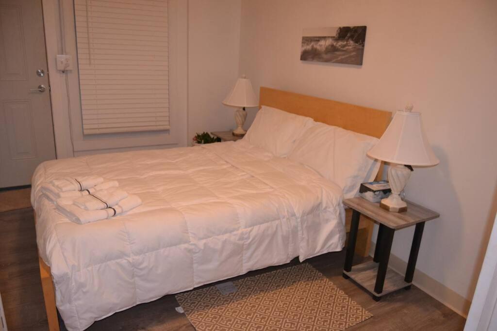 Bright And Cozy Lighthouse Cottage In Greenville Sc Ngoại thất bức ảnh