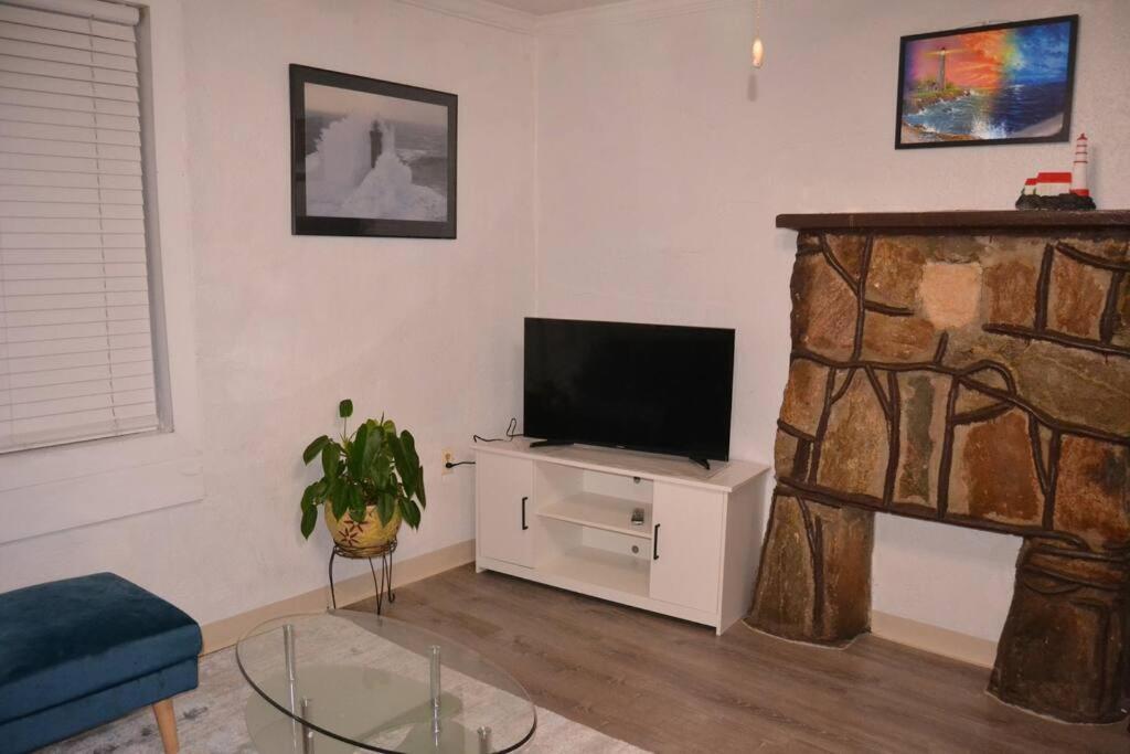 Bright And Cozy Lighthouse Cottage In Greenville Sc Ngoại thất bức ảnh