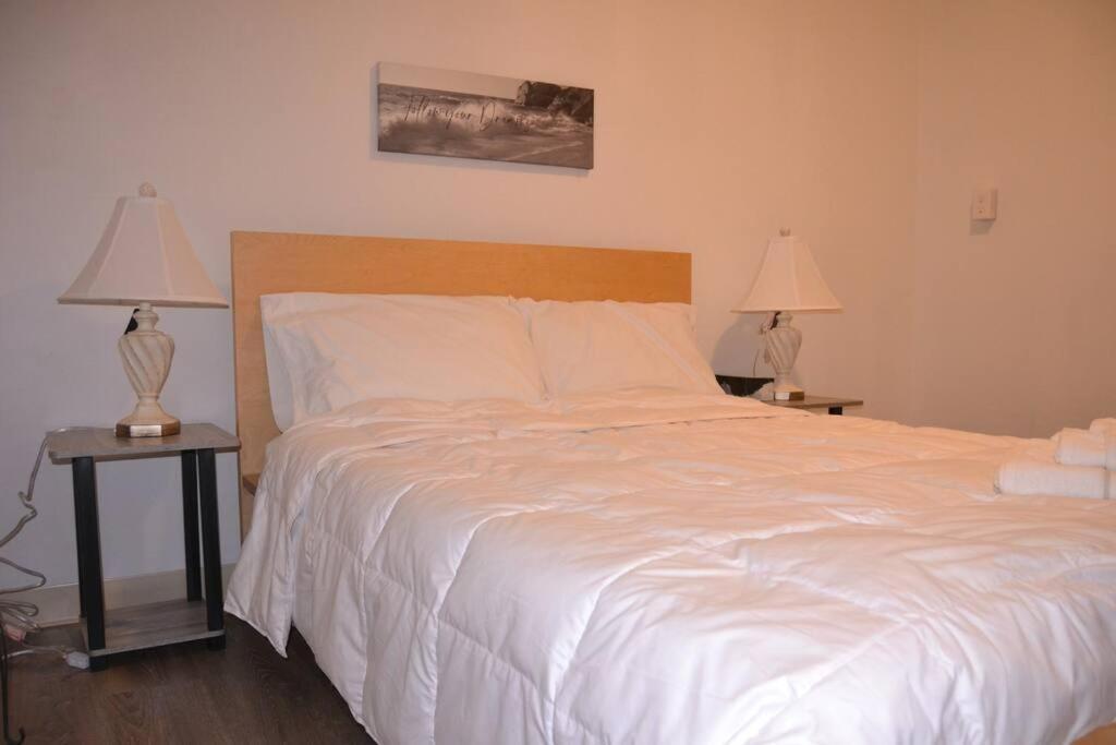 Bright And Cozy Lighthouse Cottage In Greenville Sc Ngoại thất bức ảnh