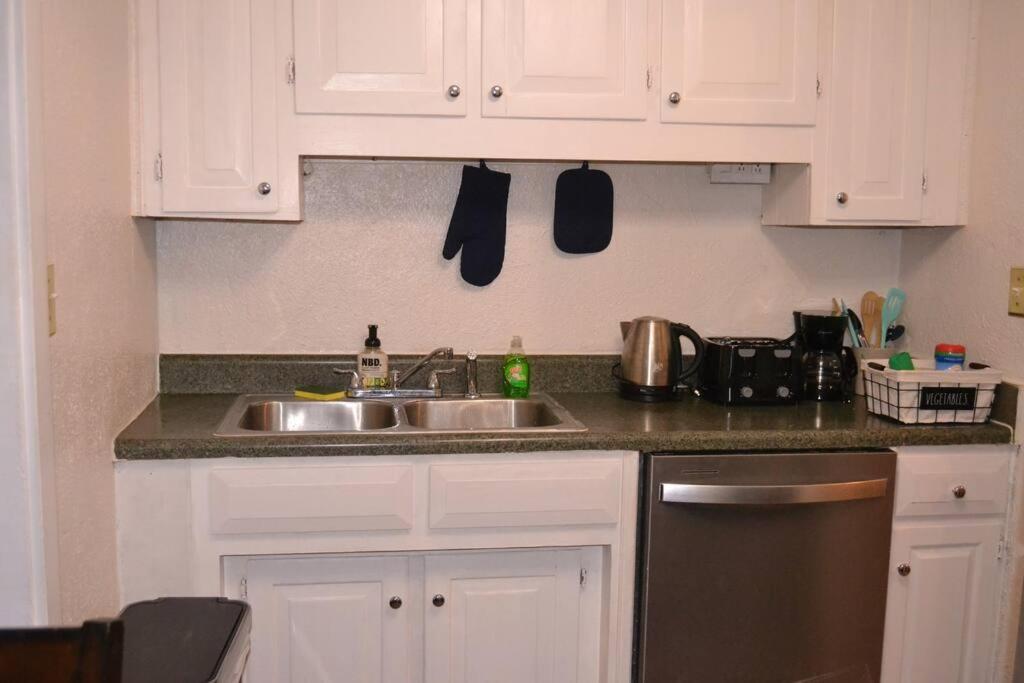 Bright And Cozy Lighthouse Cottage In Greenville Sc Ngoại thất bức ảnh