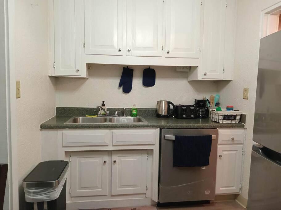 Bright And Cozy Lighthouse Cottage In Greenville Sc Ngoại thất bức ảnh